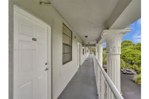 1506 Whitehall Dr 403, Davie