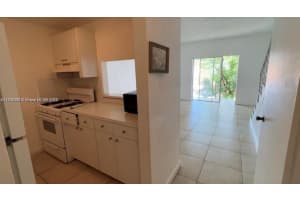 1305 W 53rd St 430, Hialeah