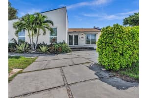 2001 Ne 122nd Rd Ph, North Miami