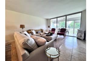 901 W Cypress Ln 201, Pompano Beach