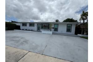 528 W 45th Pl, Hialeah