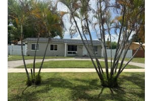 3738 Nw 207th Dr, Miami Gardens