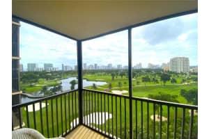 20379 W Country Club Dr 935-3, Aventura