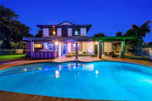 250 Ne 158th St, Miami