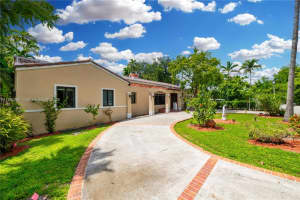 50 De Leon Dr, Miami Springs