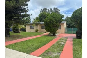 860 Ne 164th St, North Miami Beach