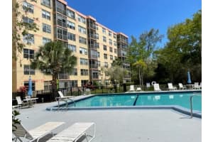17890 W Dixie Hwy 219, North Miami Beach
