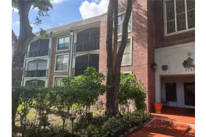 3760 Inverrary Dr 1d, Lauderhill
