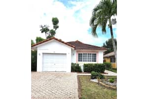 405 Kelly Ln 405, Weston