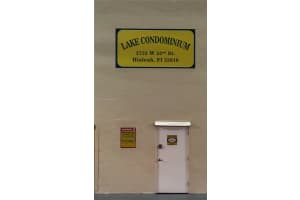 2735 W 52nd St 502, Hialeah