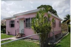 11 W 19th St, Hialeah