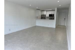 17901 Nw 68 Avenue R210, Hialeah