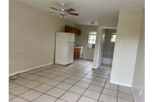 5010 Pembroke Rd 8, West Park