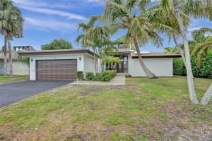 8037 Buttonwood Cir, Tamarac
