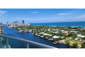 20201 E Country Club Dr 2301, Aventura