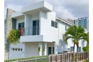 2943 Sw 23rd St, Miami