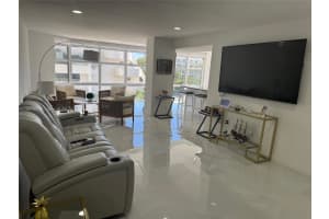6423 Collins Ave 401, Miami Beach