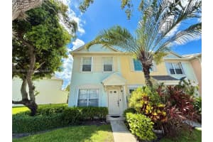 70 Whitehead Cir 70, Weston