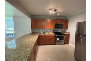400 Commodore Dr 107, Plantation
