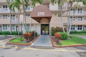 250 Jacaranda Dr 206, Plantation