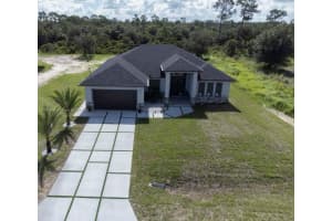 616 Maple Ave N ., Lehigh Acres