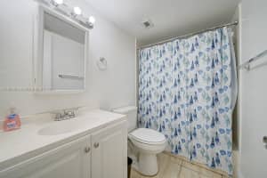 498 Nw 165th St Rd D-206, Miami