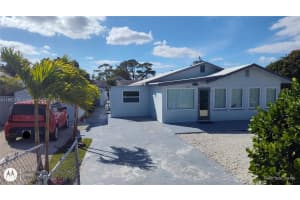 115 Walker Ave B, Green Acres