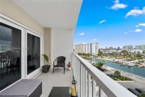 300 Bayview Dr 807, Sunny Isles Beach