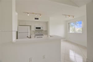 2600 S University Dr 328, Davie