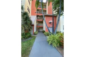8100 Geneva Ct 337, Doral
