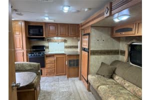 706 W 40th Pl Rv, Hialeah