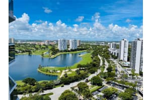20281 E Country Club Dr 2405, Aventura