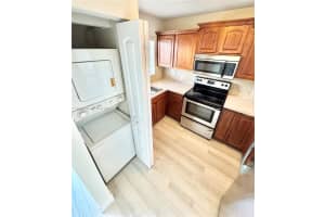 6121 W 24th Ave 204, Hialeah