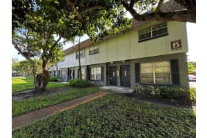 4876 Nw 9th Dr 4876, Plantation