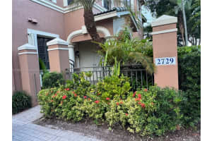 2729 Kinsington Cir 4-2, Weston