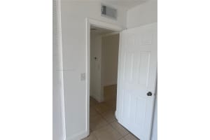 1100 Ne 1st Ct 308, Hallandale Beach