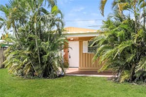 317 Nw 49th St, Oakland Park