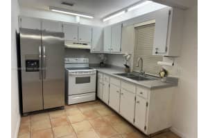 1327 Riverside Cir 1327, Wellington