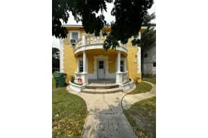 1925 Nw 56th St, Miami