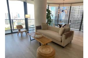 55 Sw 9th St 3001, Miami