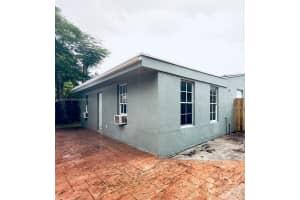 1185 Nw 125th St B, North Miami