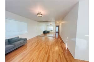 455 Golden Isles Dr 210, Hallandale Beach