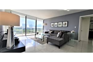 3731 N Country Club Dr 926, Aventura