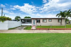897 W 36th St, Hialeah