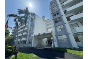 1080 94th St 407, Bay Harbor Islands