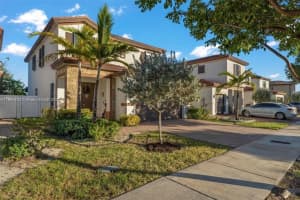 10521 W 35th Way, Hialeah