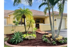 4272 Pine Ridge Ct, Weston