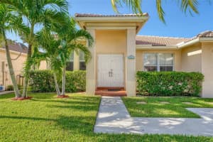 14014 N Cypress Cove Cir, Davie