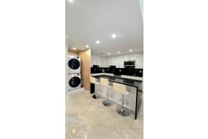 620 Briarwood Cir, Hollywood