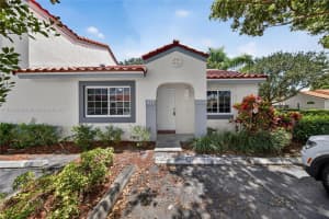 1545 Springside Dr 1545, Weston